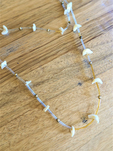 Collier fin à coquillages