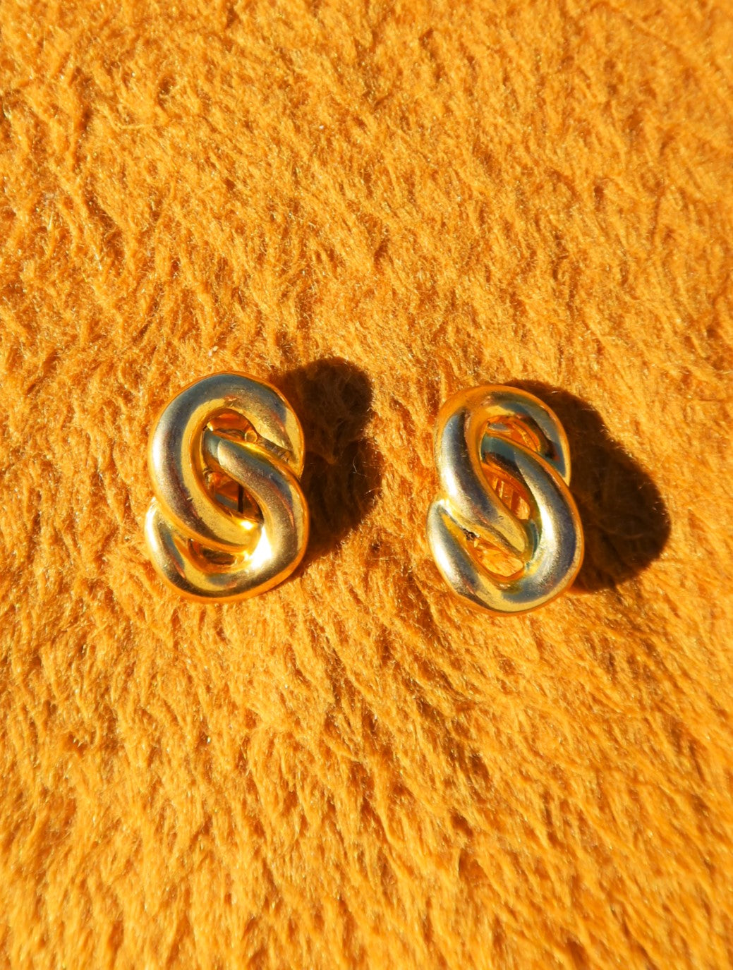 Boucles d'oreilles clips anneaux en métal doré
