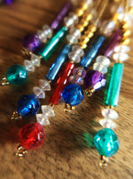 Charger l&#39;image dans la galerie, Maxi boucles d&#39;oreilles à clips festives à perles colorées pendantes
