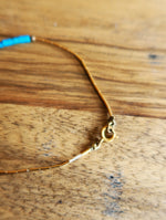 Charger l&#39;image dans la galerie, Bracelet fin en turquoise et métal doré
