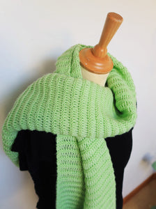Maxi echarpe en crochet vert pomme