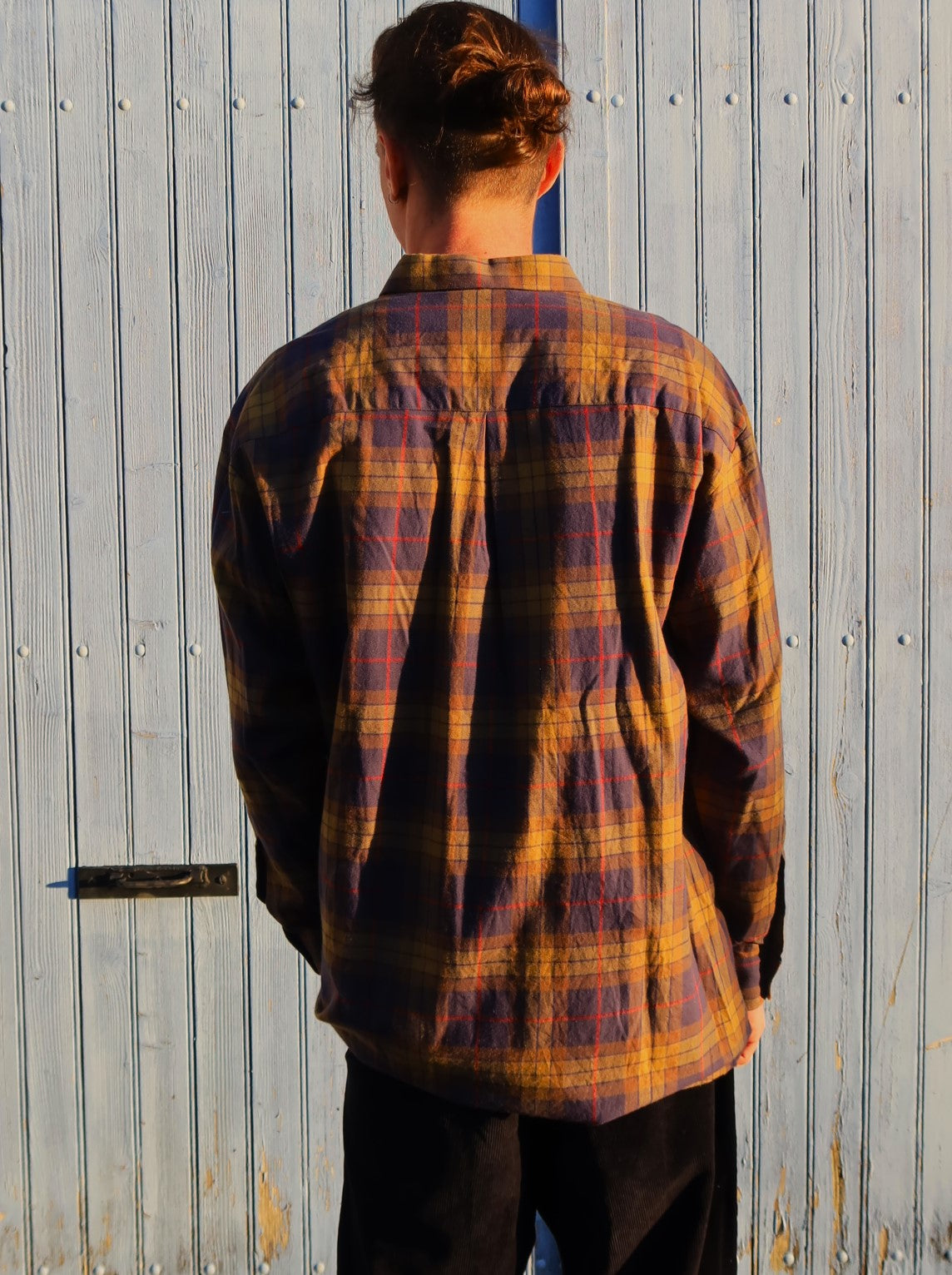 Chemise à carreaux jaune et bleue