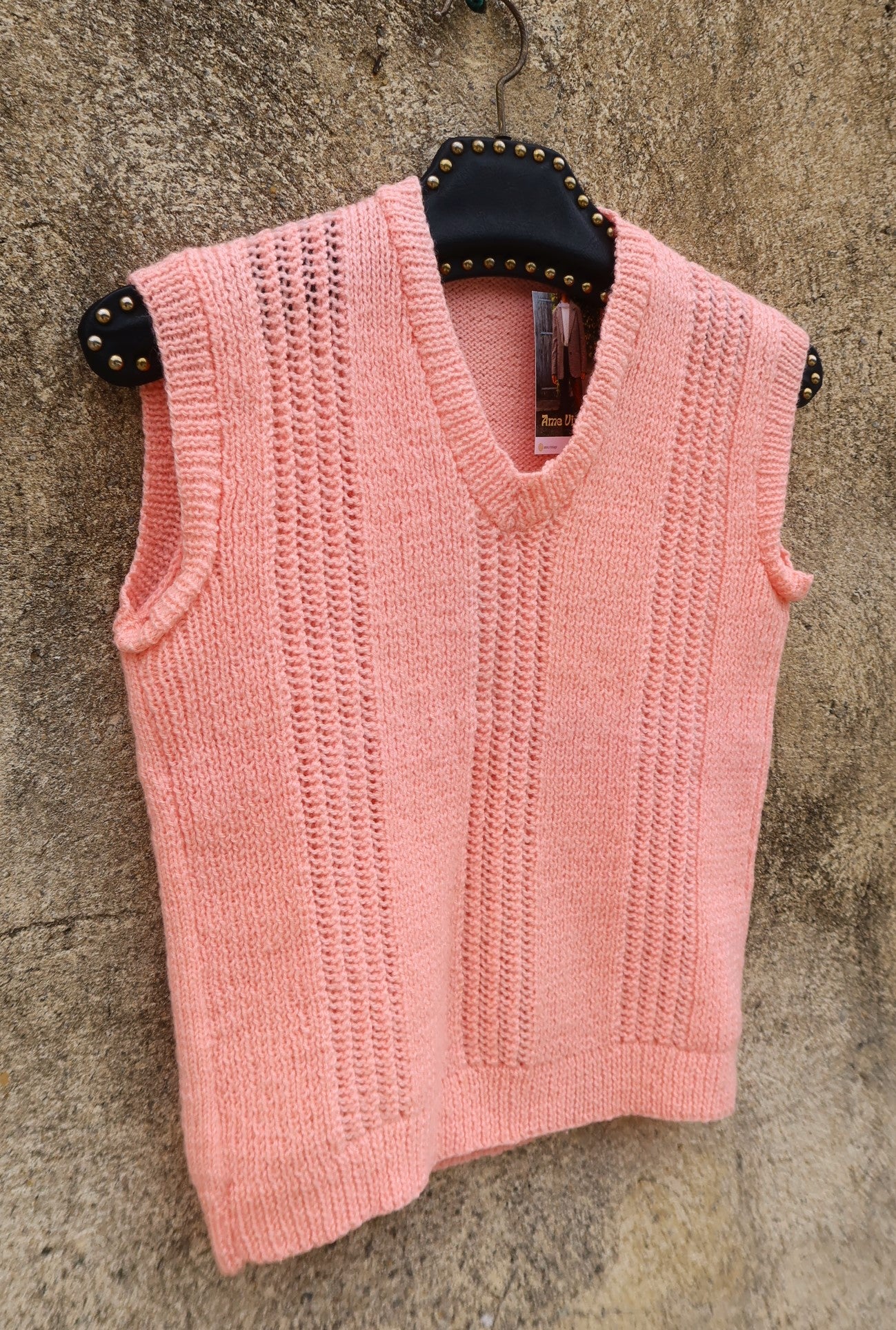 Pull sans manche rose bonbon tricoté